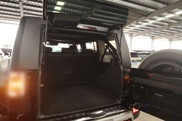 北京BJ40 2019款 PLUS 2.3T 自动四驱尊享版 国VI中控内饰23