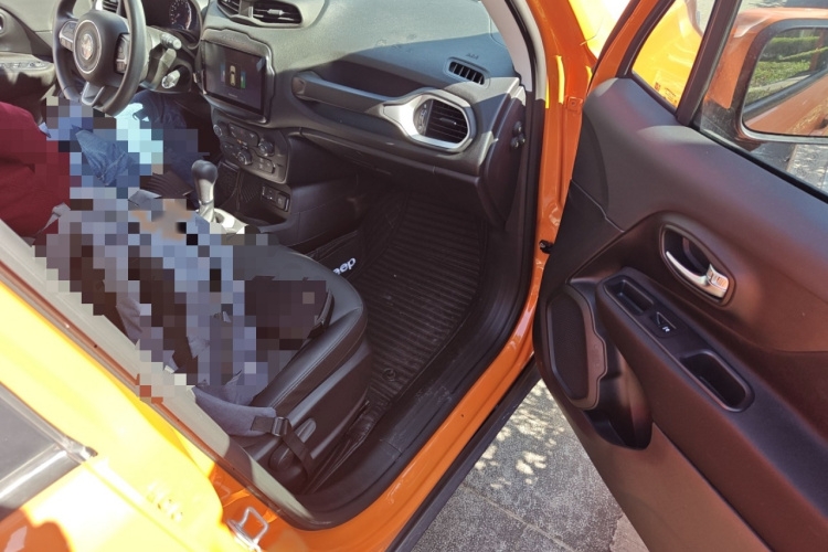 Jeep 自由侠 2019款 220T 自动领先版局部细节9005