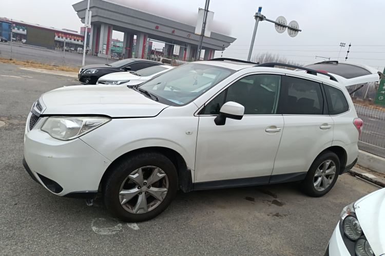 斯巴鲁 森林人 2014款 2.0i 自动豪华版车身外观4