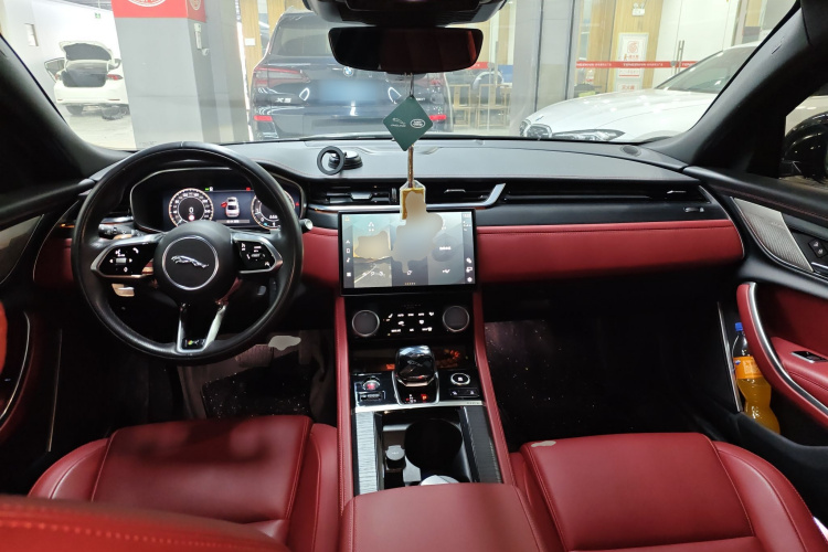 捷豹XFL 2023款 XFL 2.0T P250 两驱精英运动版中控内饰7002