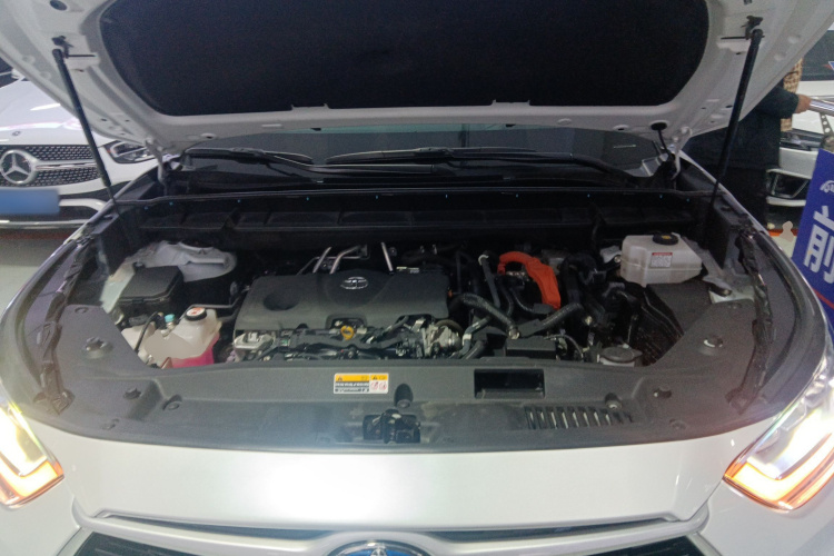 丰田 汉兰达 2023款 2.5L智能电混双擎四驱尊贵版 7座机舱底盘24