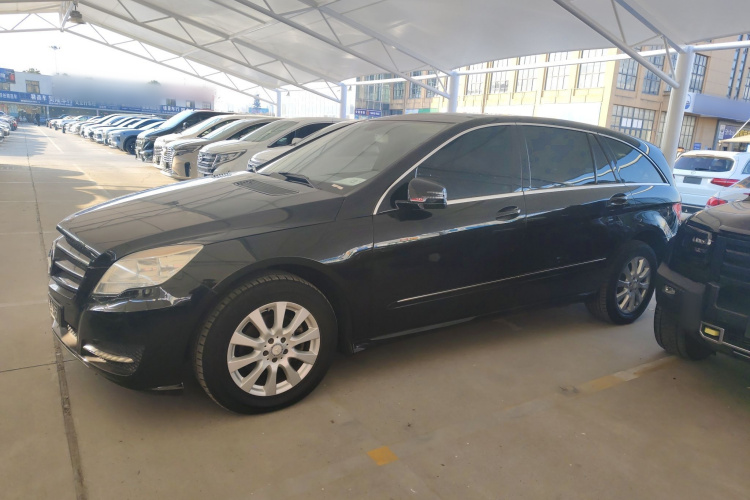 奔驰R级 2014款 R 320 4MATIC 商务型车身外观4