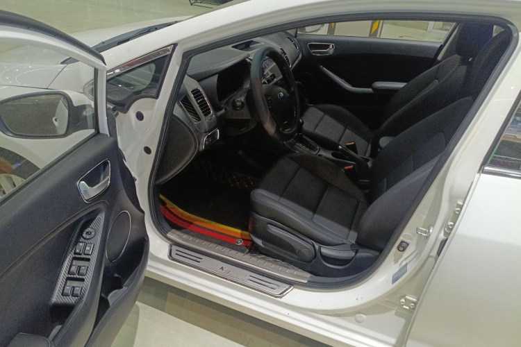 起亚K3 2015款 1.6L 自动GLS中控内饰20