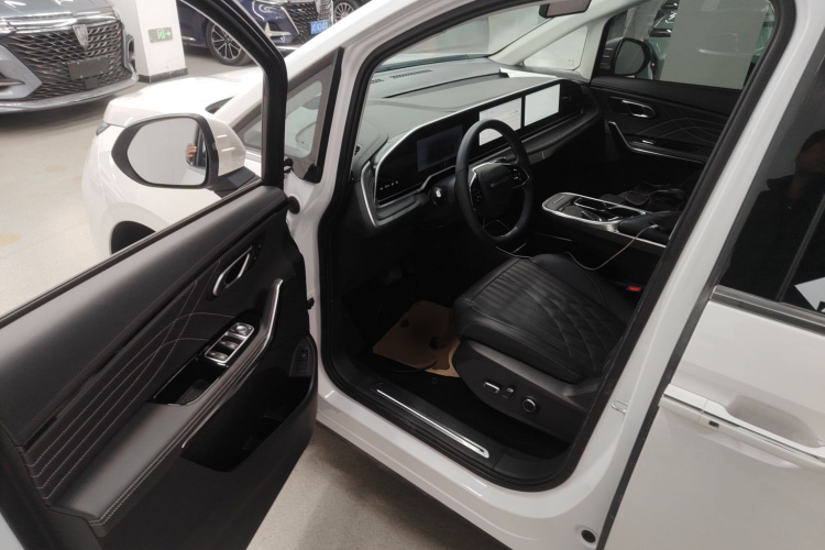 上汽大通MAXUS 大通G90 2022款 2.0T 星际旗舰版中控内饰20