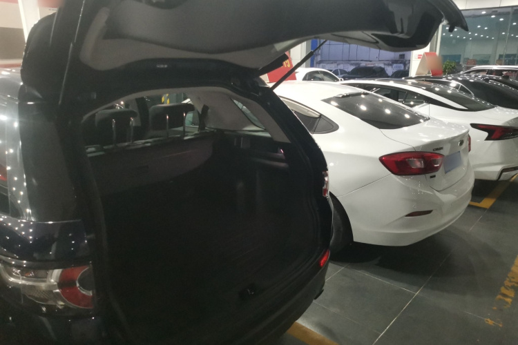 路虎 发现神行 2017款 2.0T PURE局部细节23