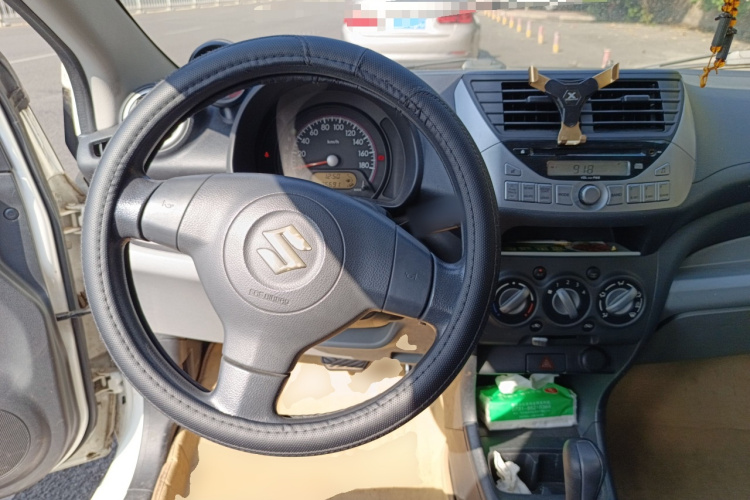 铃木 奥拓 2013款 1.0L 自动豪华型中控内饰13
