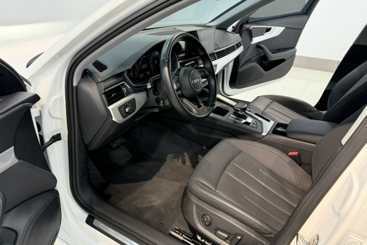 奥迪A4L 2020款 40 TFSI 豪华致雅型中控内饰7008