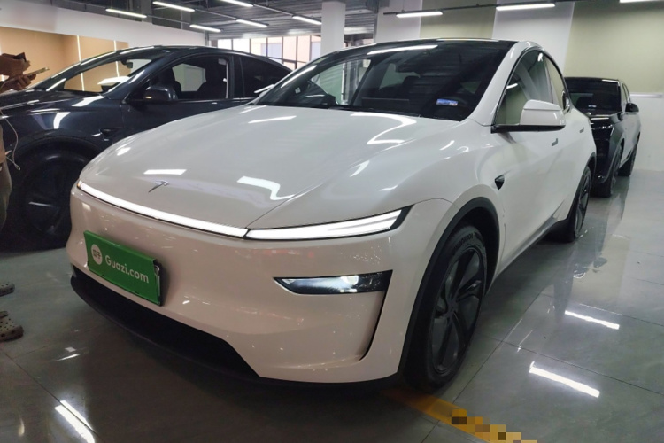 特斯拉 Model Y 2025款 长续航全轮驱动 首发版车身外观1