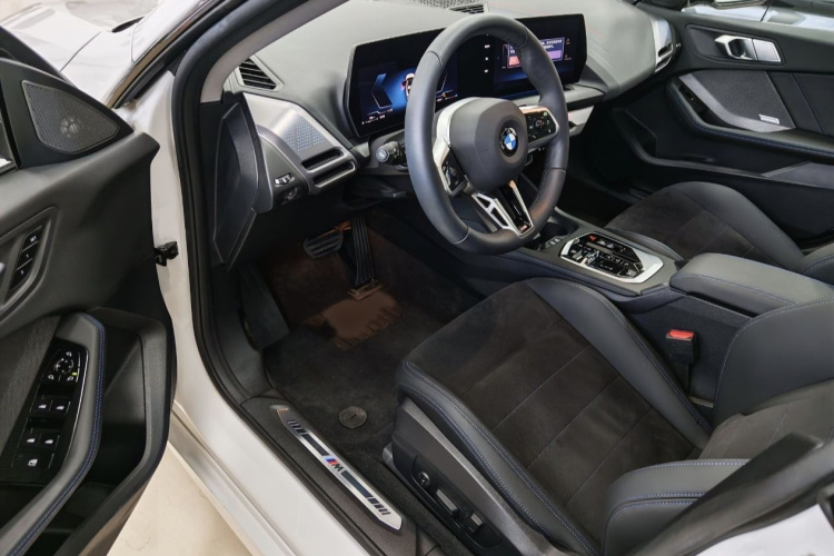 宝马2系 2025款 225L M运动曜夜套装局部细节19