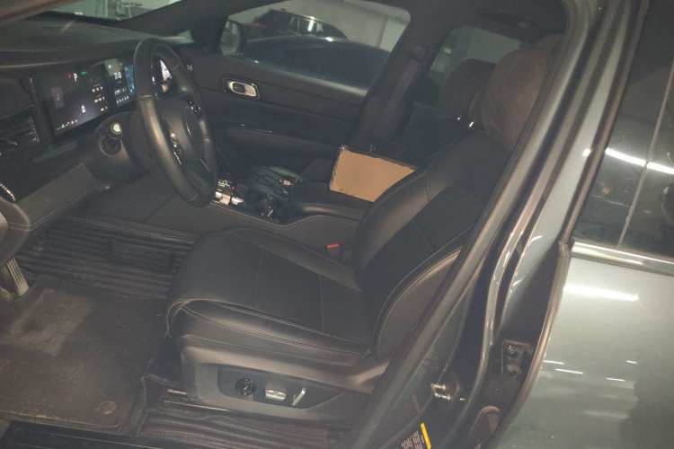 理想汽车 理想ONE 2021款 增程6座版中控内饰19