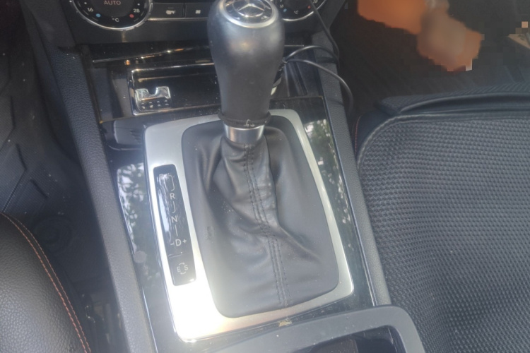 奔驰C级 2013款 C 300 运动型 Grand Edition局部细节18