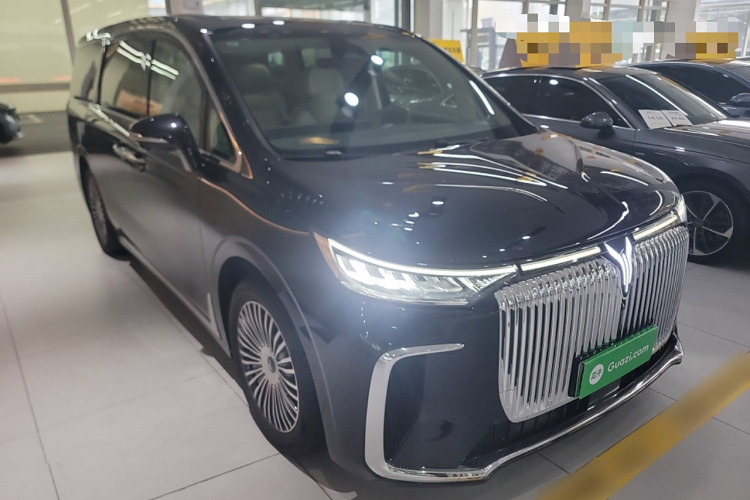 岚图汽车 岚图梦想家 2025款 PHEV 四驱卓越鲲鹏版车身外观3