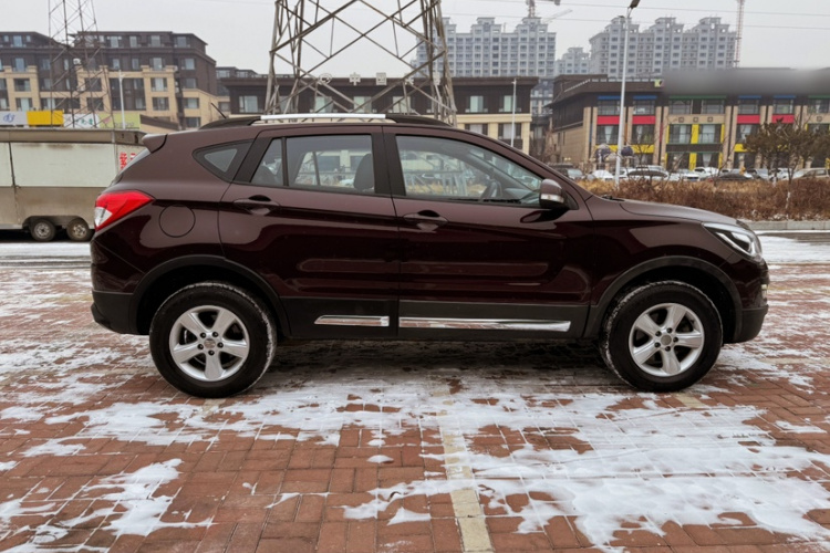 海马S5 2015款 1.6L 手动舒适型车身外观6010