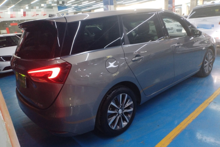 别克GL6 2018款 18T 6座尊贵型车身外观7