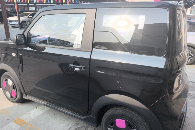 吉利银河 2025款 210km 熊猫卡丁车身外观4