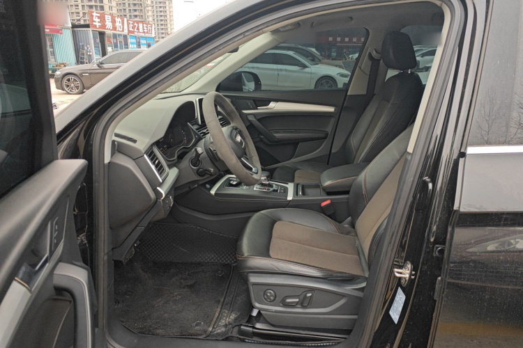 奥迪Q5L 2018款 40 TFSI 荣享时尚型 国V中控内饰19