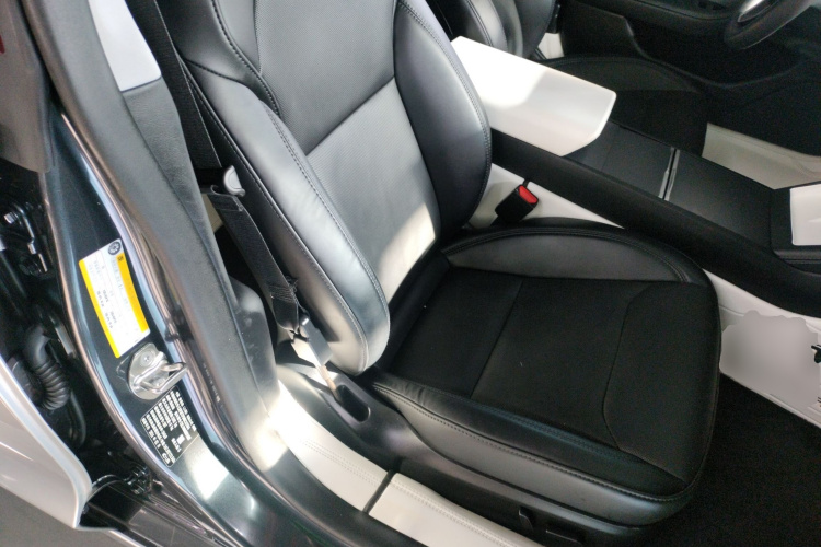 特斯拉 Model 3 2023款 后轮驱动版局部细节41