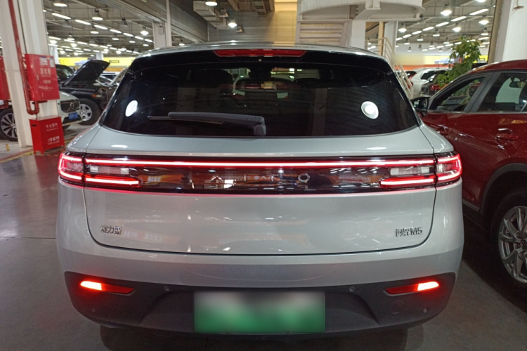 鸿蒙智行 问界M5 2022款 增程四驱至臻版车身外观6004