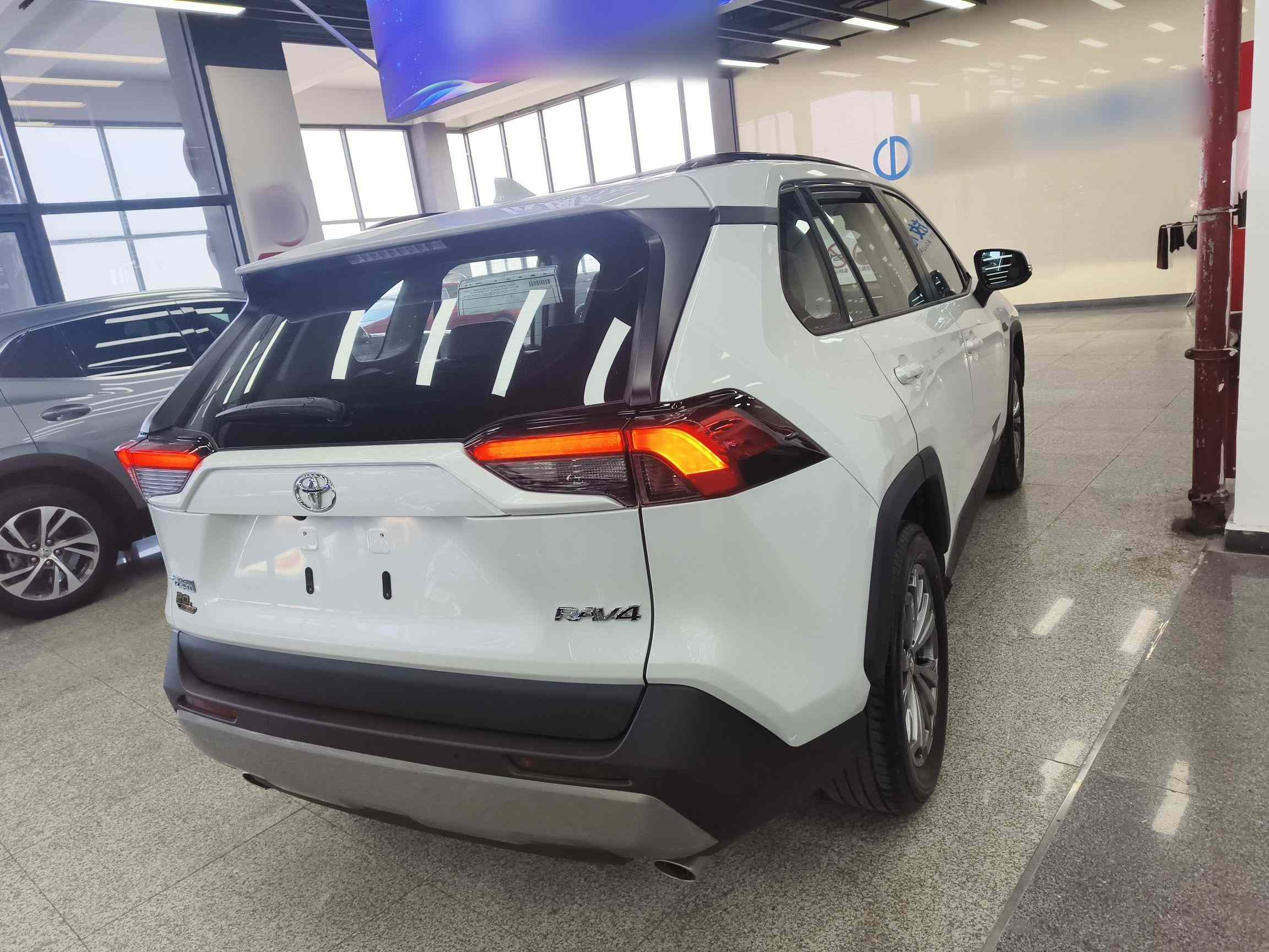 丰田 RAV4荣放 2023款 2.0L CVT两驱风尚Plus版(4)