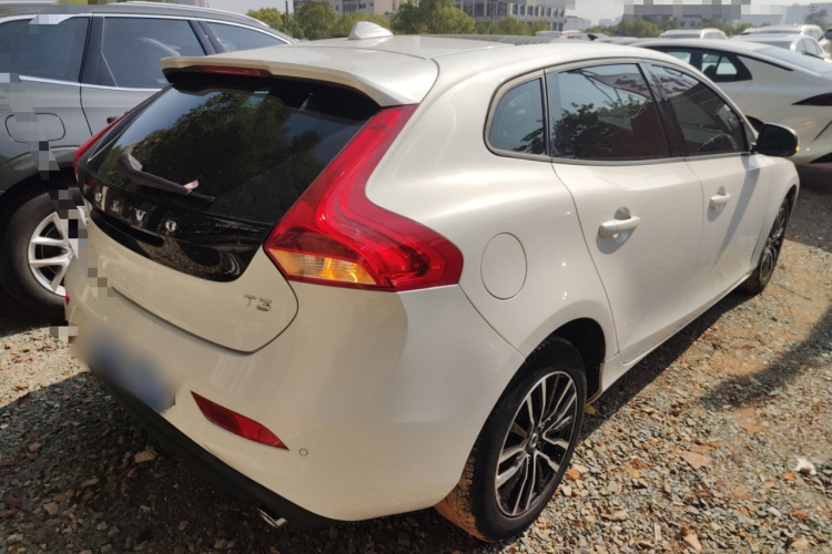 沃尔沃V40 2019款 T3 智逸版车身外观7