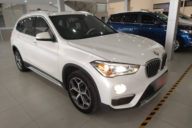 宝马X1 2019款 sDrive18Li 尊享型车身外观6002