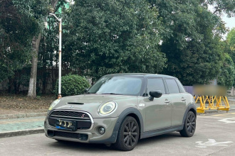 MINI 2019款 2.0T COOPER S 经典派 五门版