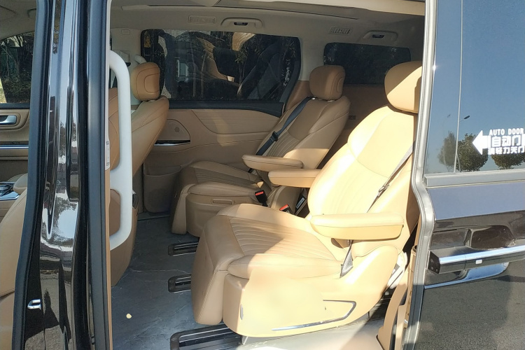 江淮瑞风 瑞风RF8 PHEV 2024款 智聆版 1.5T 150KM 旗舰型 磷酸铁锂中控内饰7004