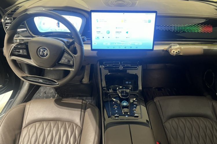 比亚迪 汉 2023款 DM-i 冠军版 121KM 尊贵型局部细节13