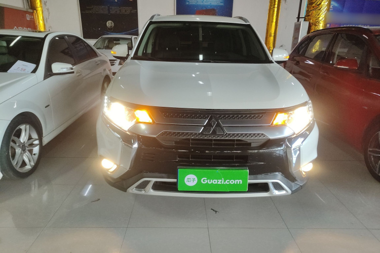 三菱 欧蓝德 2020款 2.0L 两驱畅享版 5座车身外观6001