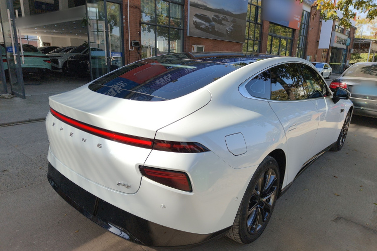 小鹏P7 2022款 625E车身外观6005