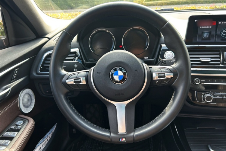 宝马1系 2021款 120i M运动曜夜版局部细节13