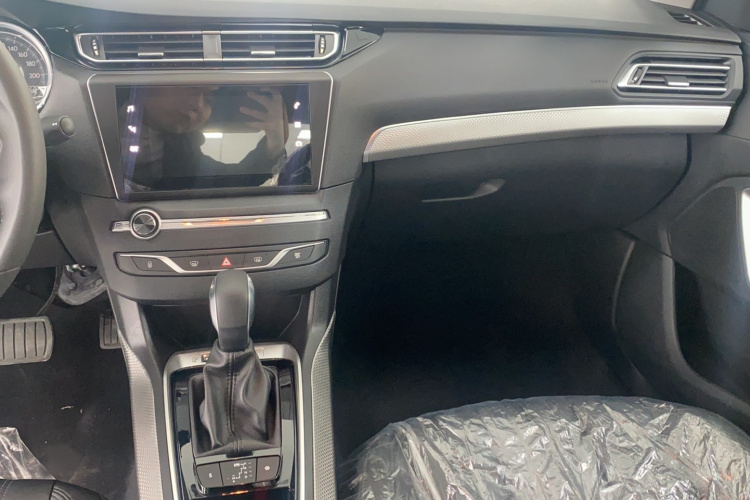 标致408 2020款 360THP 十周年质臻版中控内饰7004