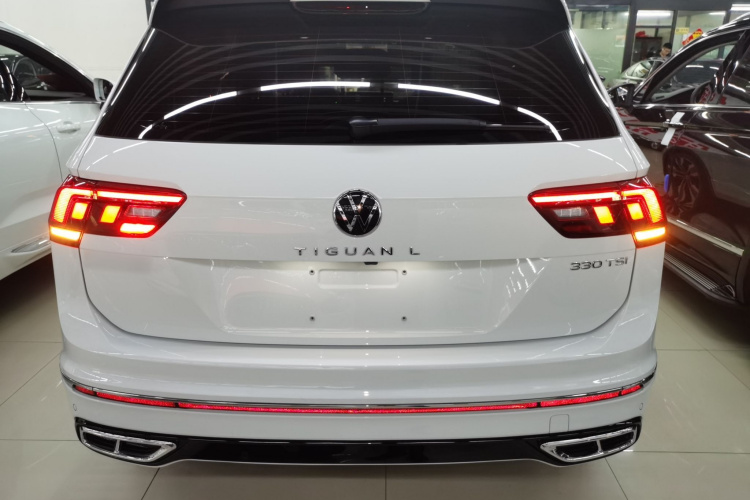 大众 途观L 2025款 出众款 330TSI 自动两驱R-Line龙耀版车身外观6