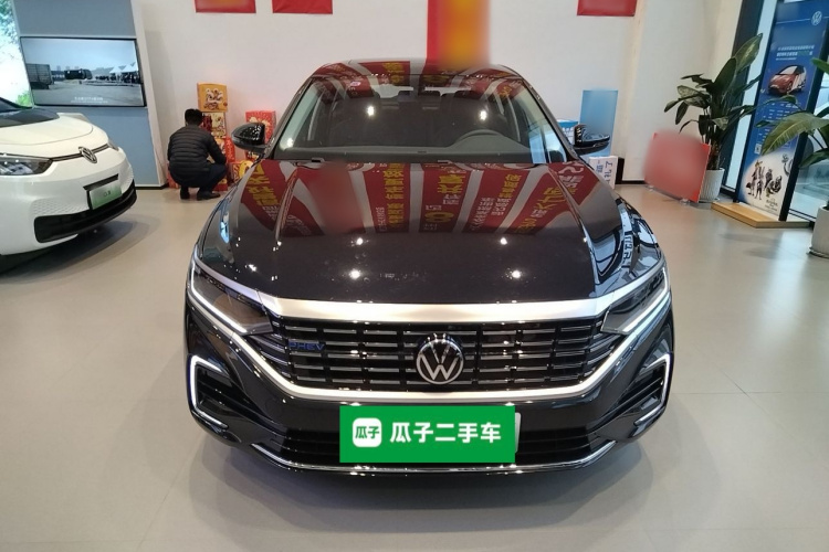 大众 帕萨特新能源 2025款 430PHEV 混动商务版车身外观2