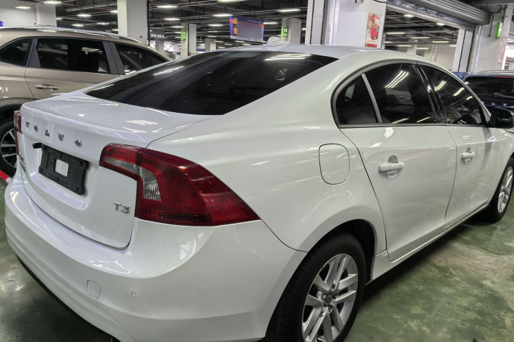 沃尔沃S60 2016款 S60L T3 智行版车身外观6004