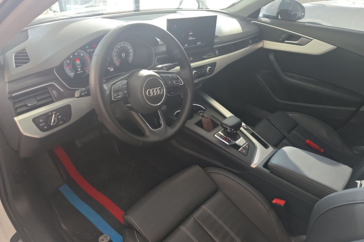 奥迪A4L 2023款 40 TFSI 时尚动感型中控内饰12