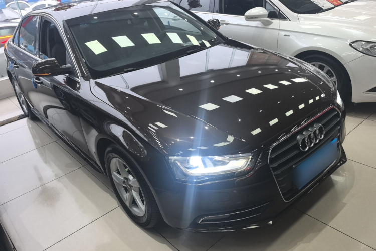 奥迪A4L 2016款 30 TFSI 典藏版 自动舒适型车身外观3