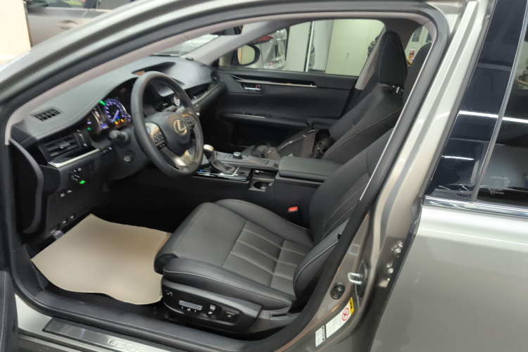 雷克萨斯ES 2015款 300h 舒适版中控内饰19