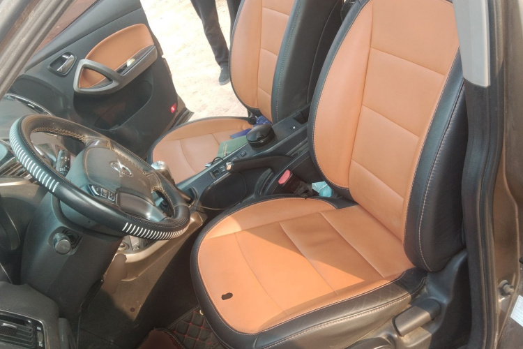 海马S5 2017款 强动力版 1.6L 手动豪华型中控内饰19