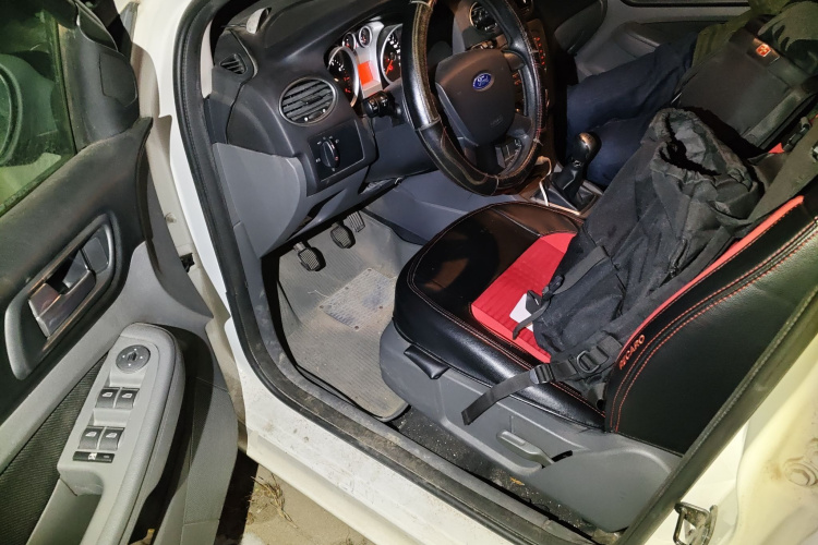 福特 福克斯 2013款 两厢经典 1.8L 手动基本型中控内饰20