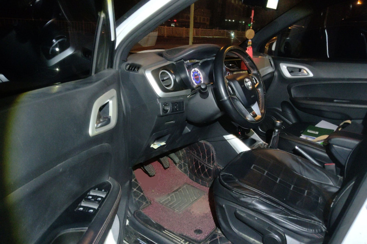 中华V3 2015款 1.5L 手动精英型中控内饰20