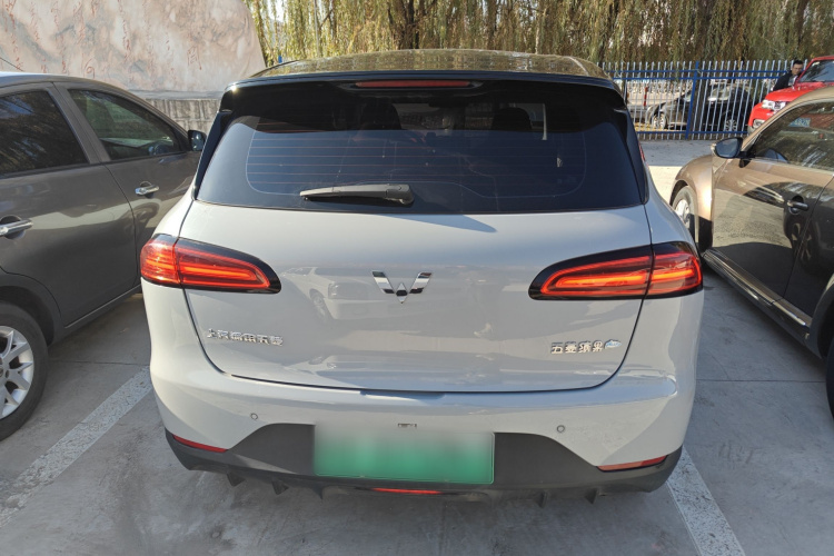 五菱汽车 五菱缤果PLUS 2024款 330km 五座版车身外观6