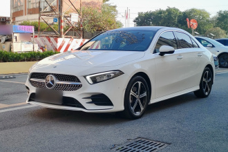 奔驰A级 2022款 改款二 A 200 L 运动轿车时尚型