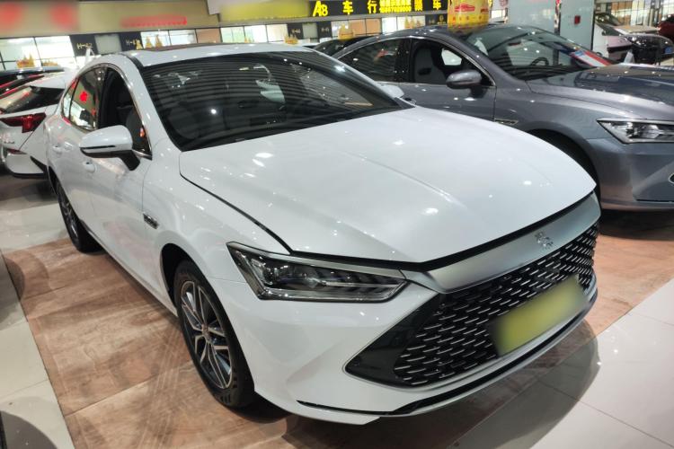 比亚迪 秦PLUS 2024款 荣耀版 DM-i 120KM领先型车身外观3