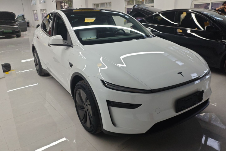 特斯拉 Model Y 2026款 长续航后轮驱动版车身外观3