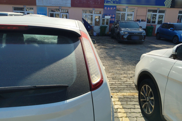 福特 福克斯 2013款 两厢经典 1.8L 手动基本型车身外观9