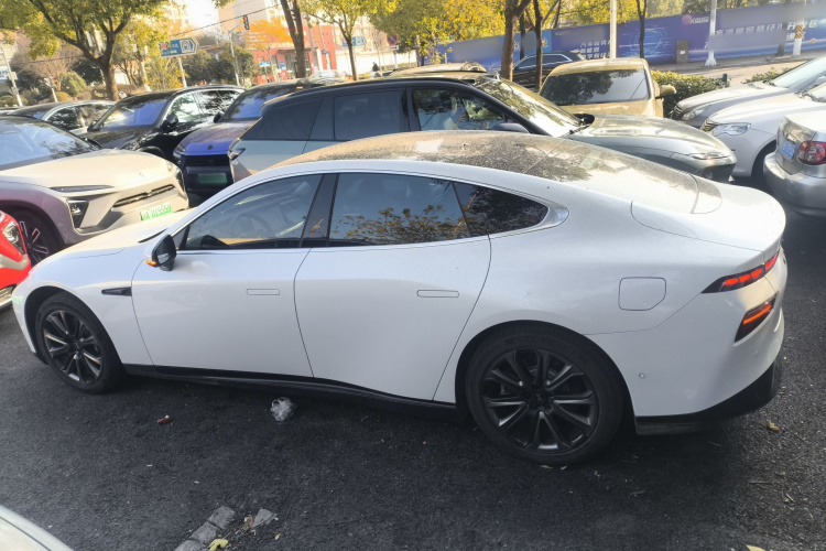 小鹏P7 2020款 670E车身外观4