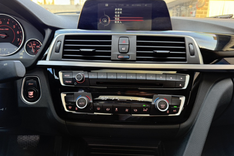 宝马3系 2017款 320Li M运动型局部细节16