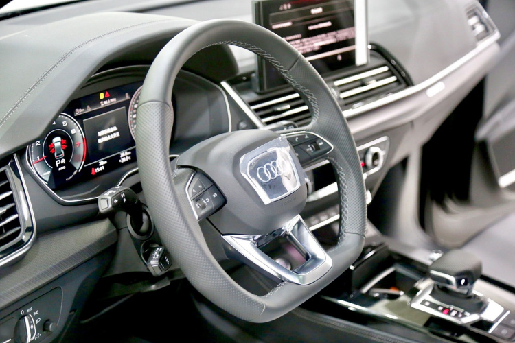 奥迪Q5L 2025款 45周年典藏版 45 TFSI 豪华动感型中控内饰7003