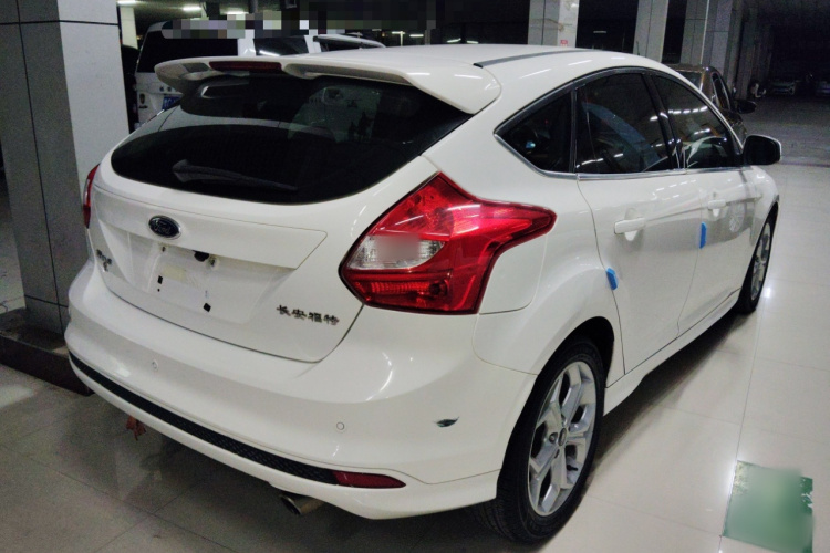 福特 福克斯 2012款 两厢 2.0L 自动豪华运动型车身外观6005